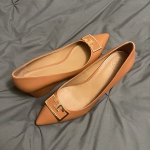 NWT. Tory Burch Gigi 55MM Wedge Calf Leather Tan